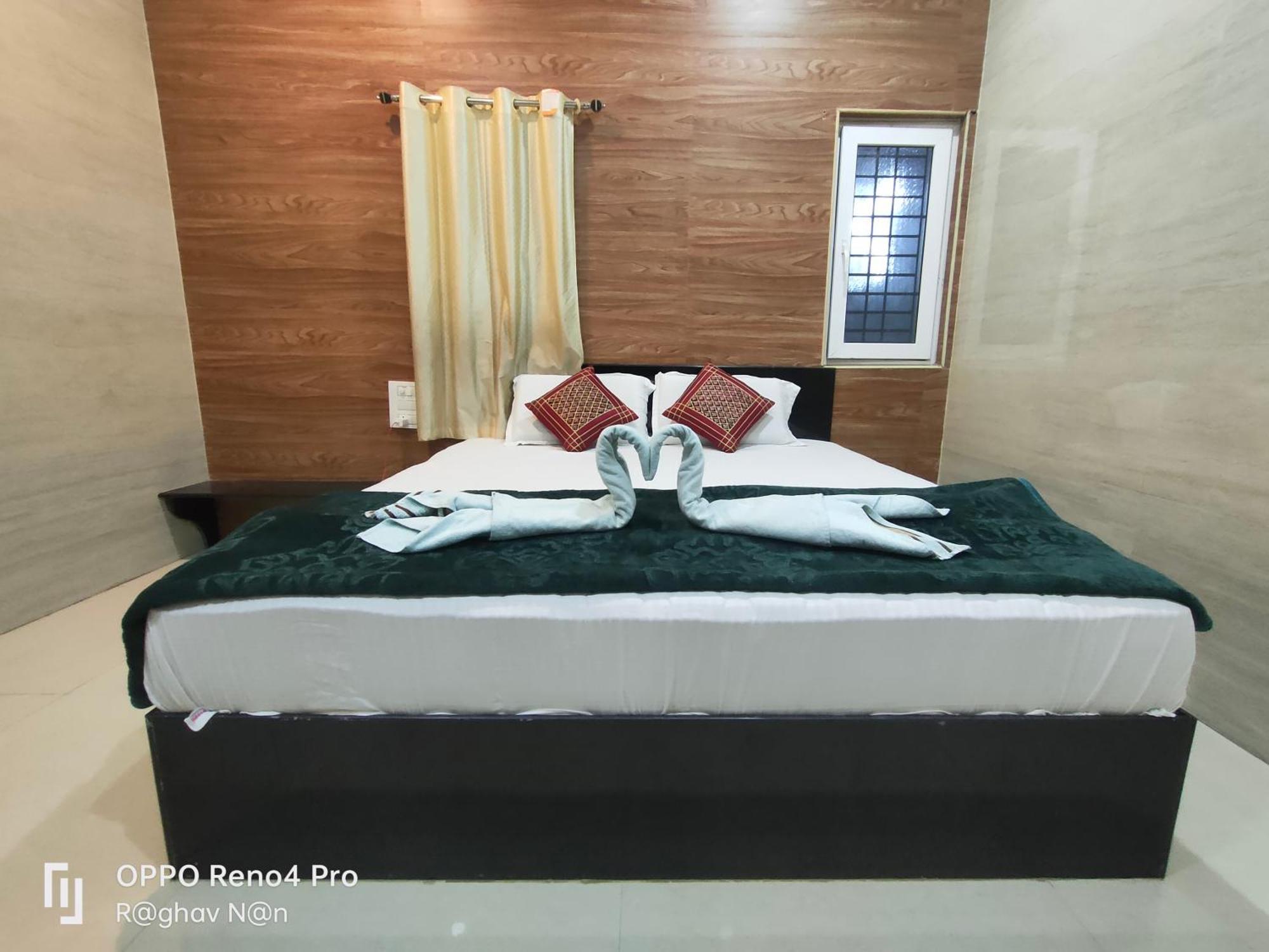 Kamala Sadana Lodge Mādhavaram Exteriör bild